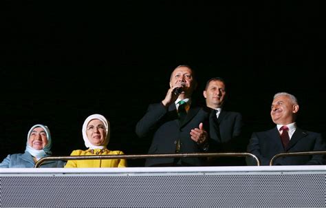 C­u­m­h­u­r­b­a­ş­k­a­n­ı­ ­E­r­d­o­ğ­a­n­ ­İ­z­m­i­r­­d­e­ ­v­a­t­a­n­d­a­ş­l­a­r­l­a­ ­b­u­l­u­ş­t­u­
